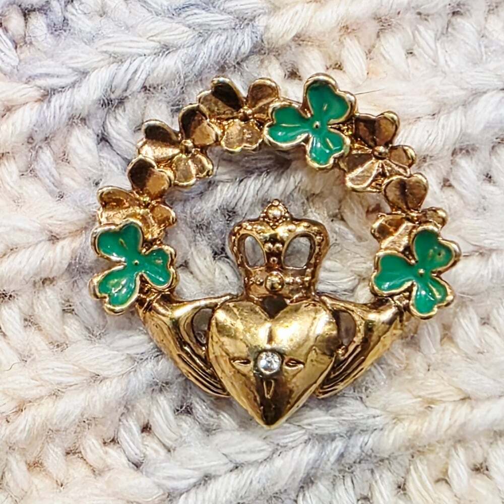 Vintage Avon Gold Tone Claddagh Brooch with Green Enamel Clover